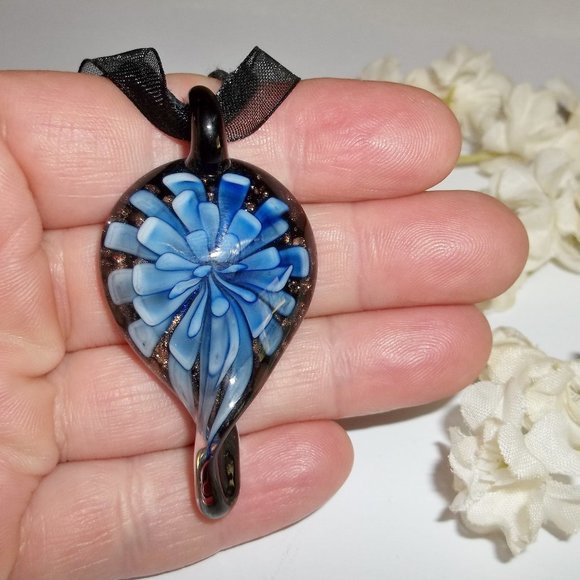 Stunning Black & Blue Glass Pendant Necklace 5384 - Picture 7 of 8